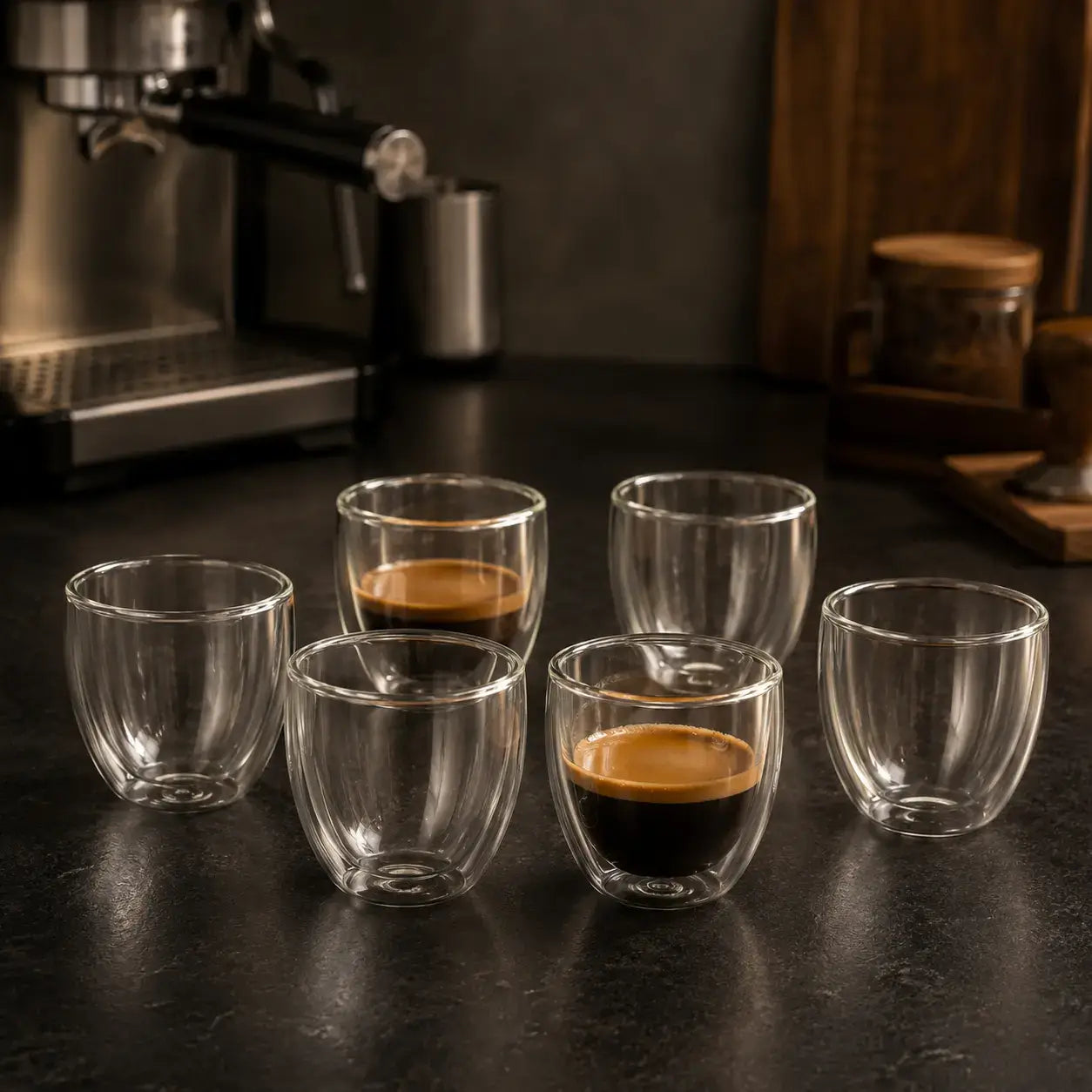 Sechs Espressotassen von Ristrevo als Geschenkset in einer hochwertigen Espresso-Umgebung