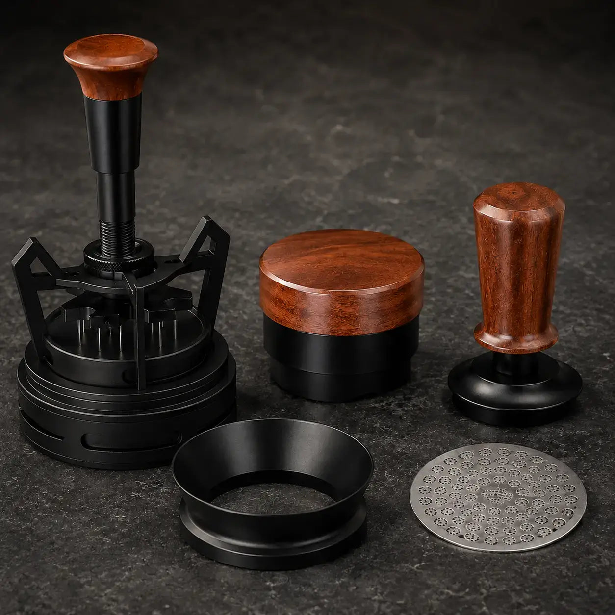 Detailansicht der Holz-, Metall- und Edelstahloberflächen des Ristrevo Precision Barista Sets